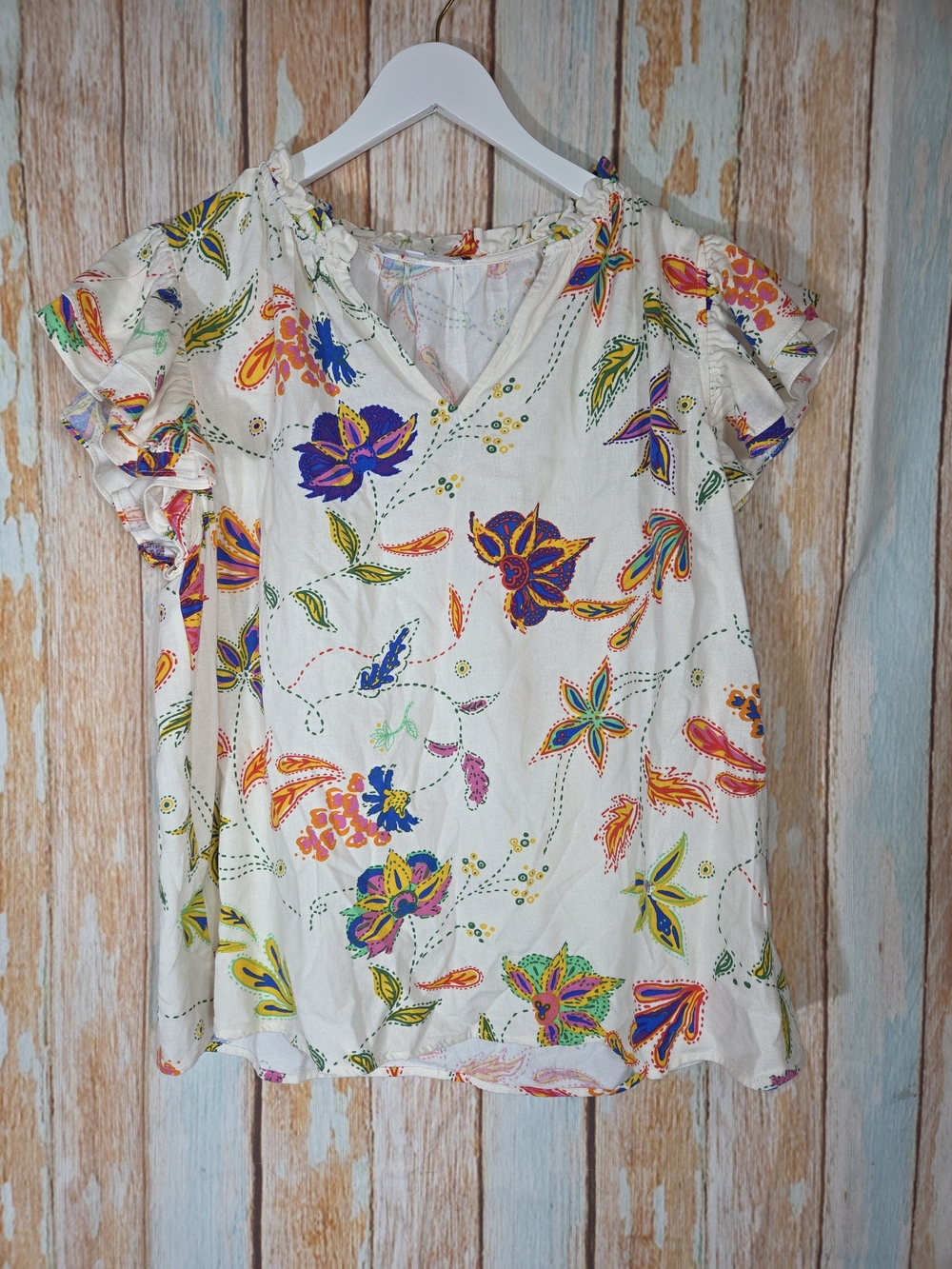 Sugarlips Izzie Floral Macy Ruffle Top Vneck. Size 1x